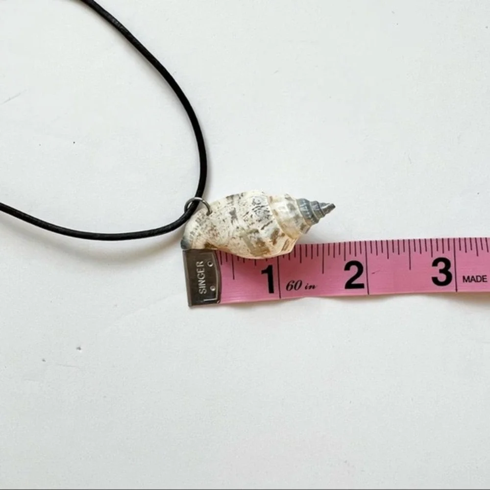 Handmade seashell necklace‎